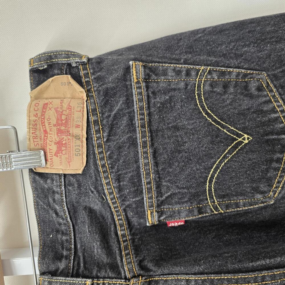 Levi's 501 Button Fly Black Washed Jeans 38x33 - Picture 5 of 8
